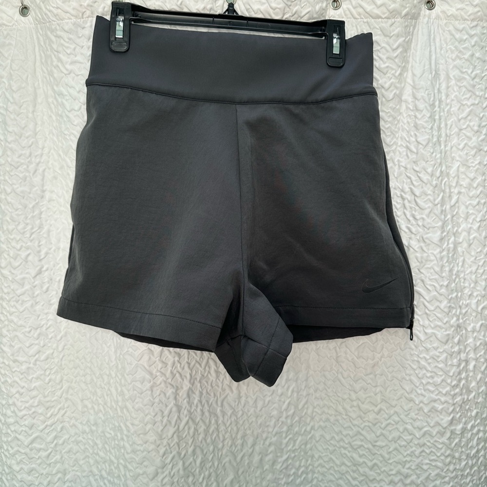 Nike Women's Team Tech Pack Woven Shorts Size L